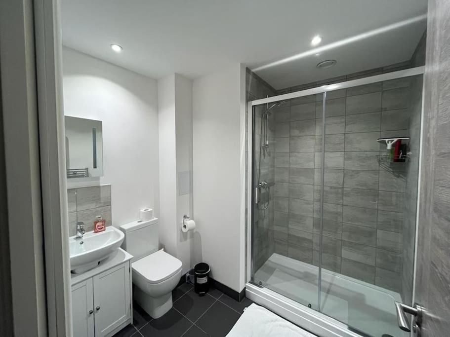 Bayard Luxe 2 Bedroom Penthouse Duplex Питерборо Екстериор снимка