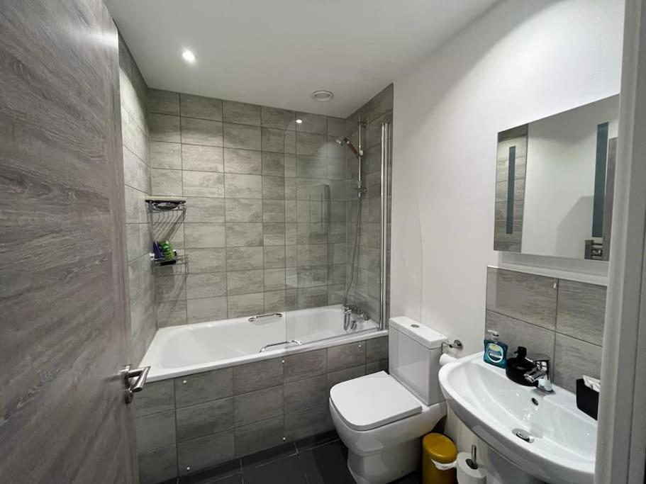 Bayard Luxe 2 Bedroom Penthouse Duplex Питерборо Екстериор снимка