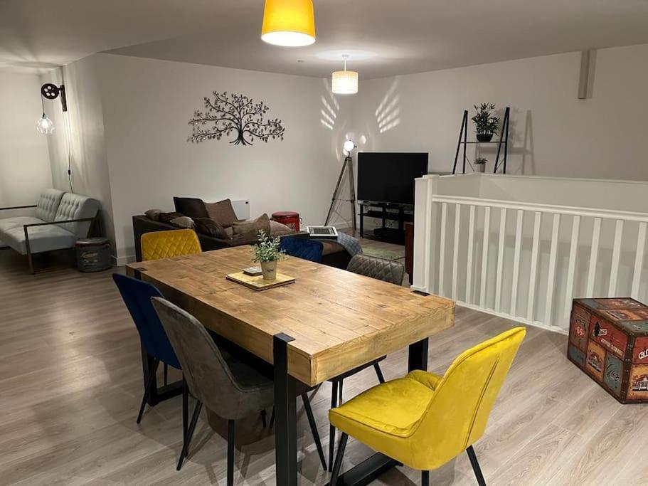 Bayard Luxe 2 Bedroom Penthouse Duplex Питерборо Екстериор снимка